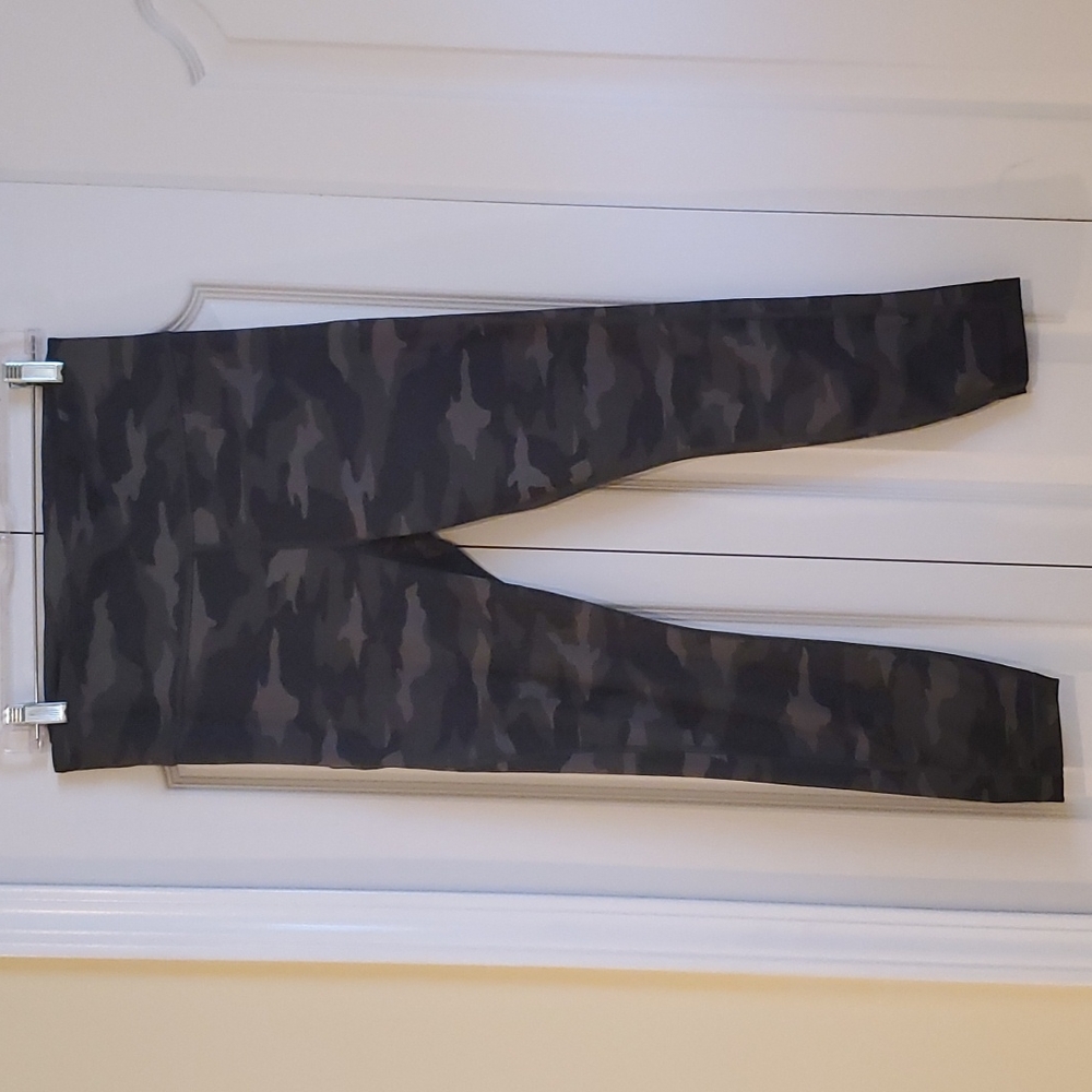 Athleta Ultimate 7/8 Tight Camo